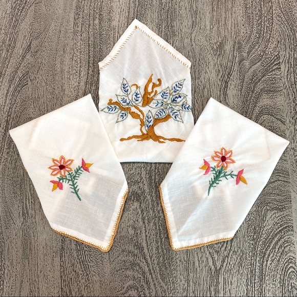 NEW SET OF 3 Handmade Flowers and Tree Hand Embroidered Multicolored Napkins - Picture 1 of 13